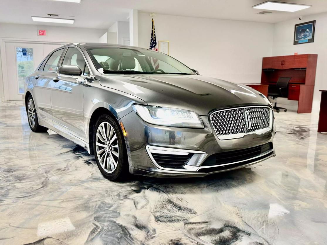 Lincoln MKZ's photo