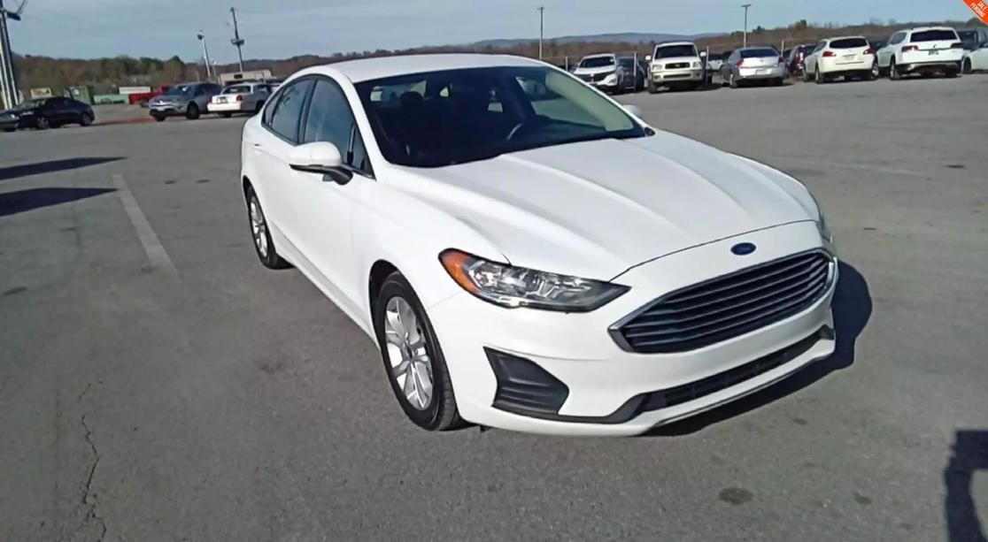 Ford Fusion's photo