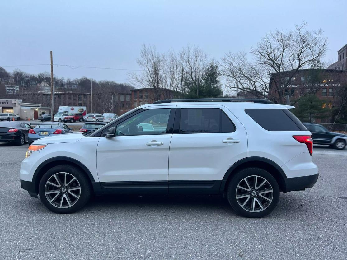 2015 Ford Explorer XLT photo 8