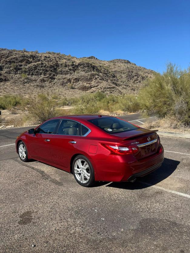 2016 Nissan Altima SL photo 4