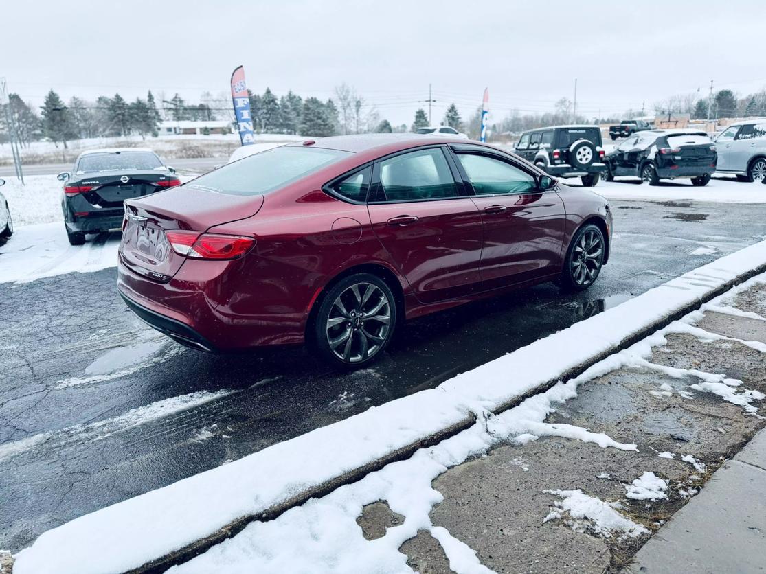 2015 Chrysler 200 S photo 4