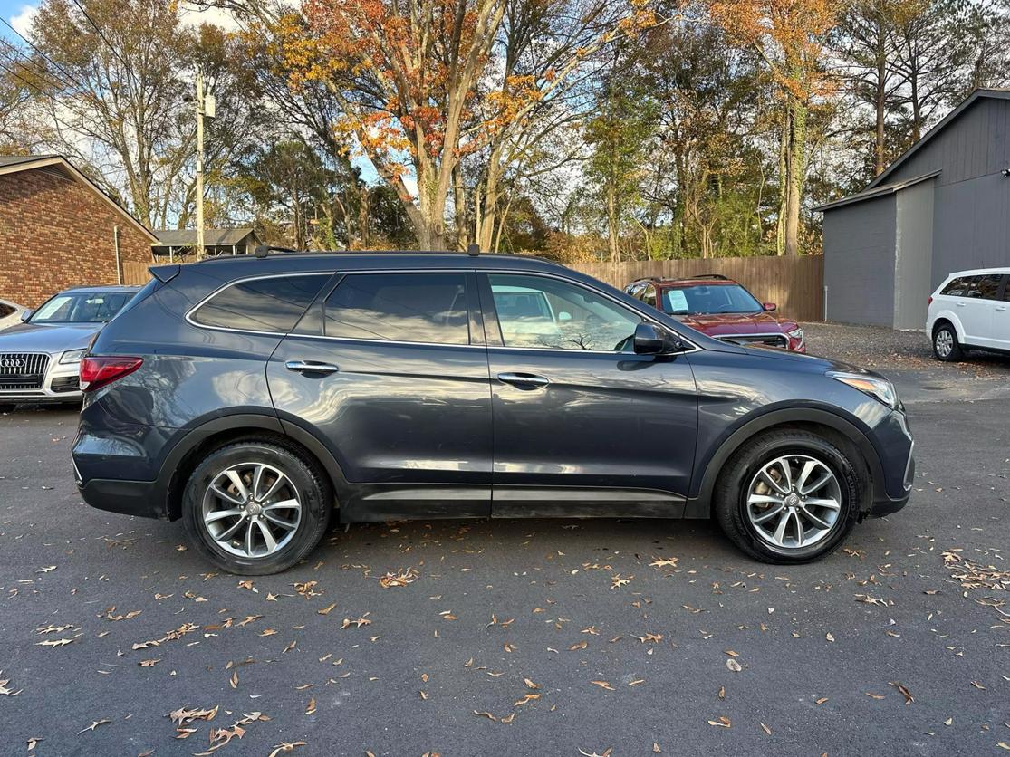 2017 Hyundai Santa Fe SE photo 4