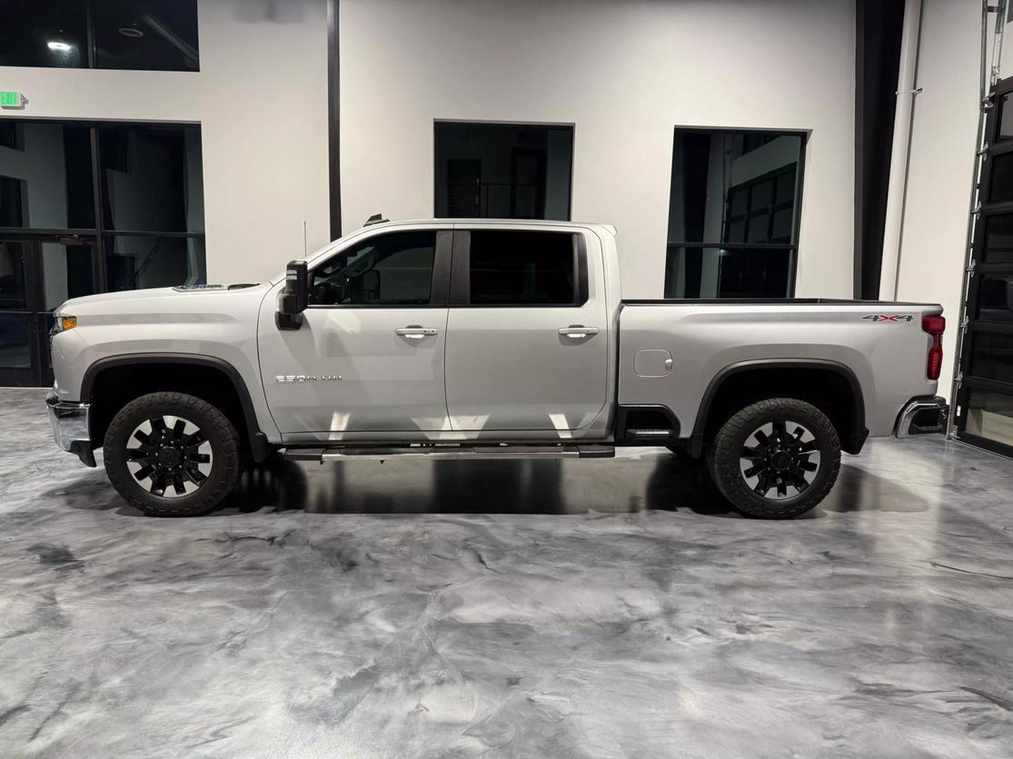 2020 Chevrolet Silverado 2500HD LT photo 2