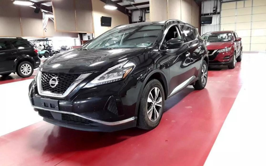 Nissan Murano's photo