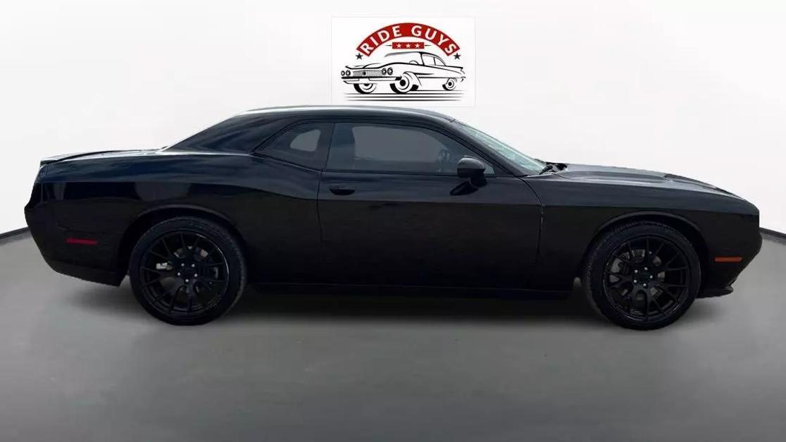 2016 Dodge Challenger SXT photo 7