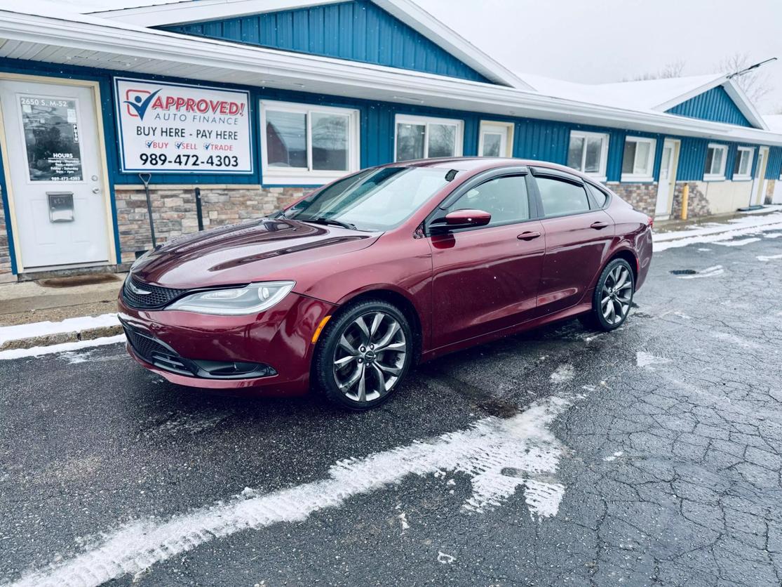 Chrysler 200's photo