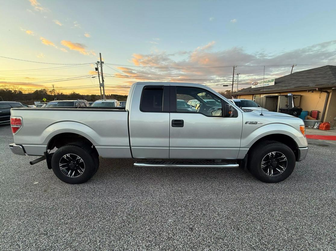 2011 Ford F-150 XLT photo 2