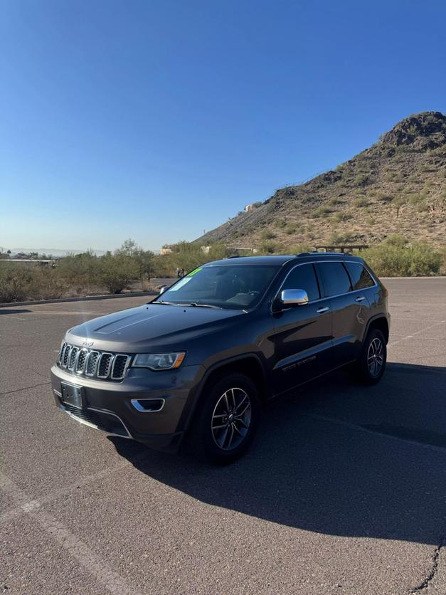 2017 Jeep Grand Cherokee Limited photo 2