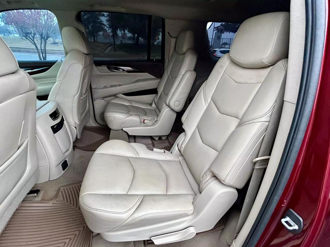 2016 Cadillac Escalade ESV Luxury photo 32