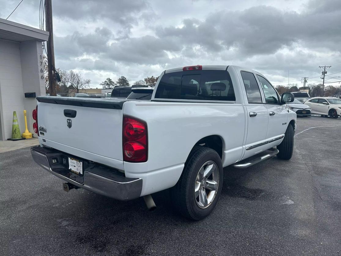 2008 Dodge Ram 1500 Pickup SLT photo 3