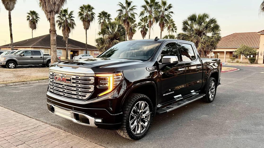 2022 GMC Sierra 1500 SLT photo 2