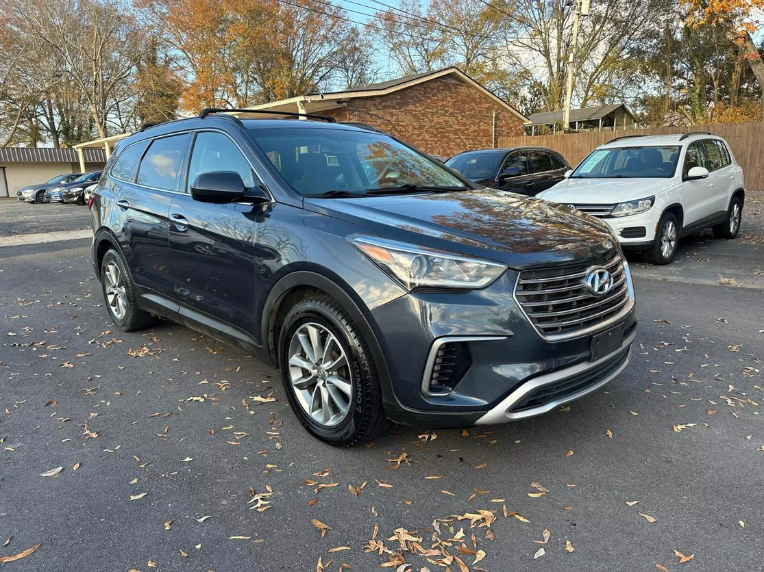 2017 Hyundai Santa Fe SE photo 3