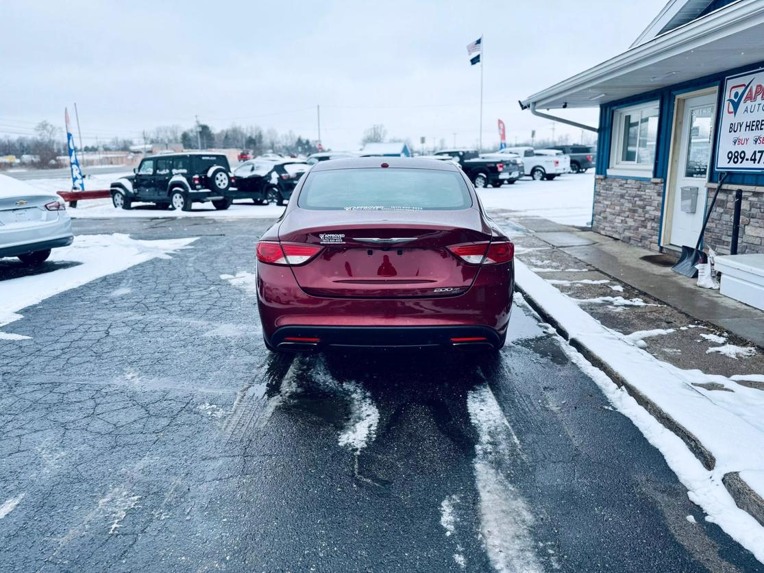 2015 Chrysler 200 S photo 5