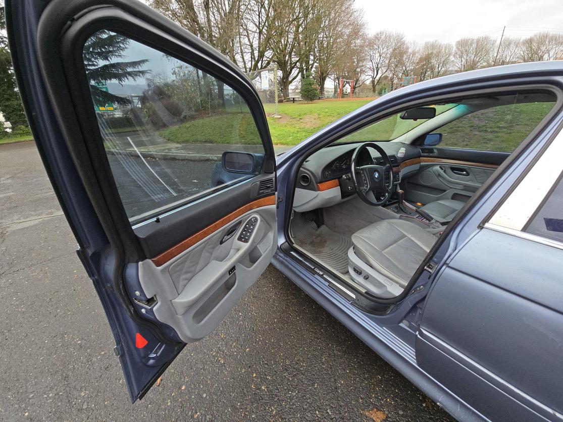 2001 BMW 5 Series 525i photo 11