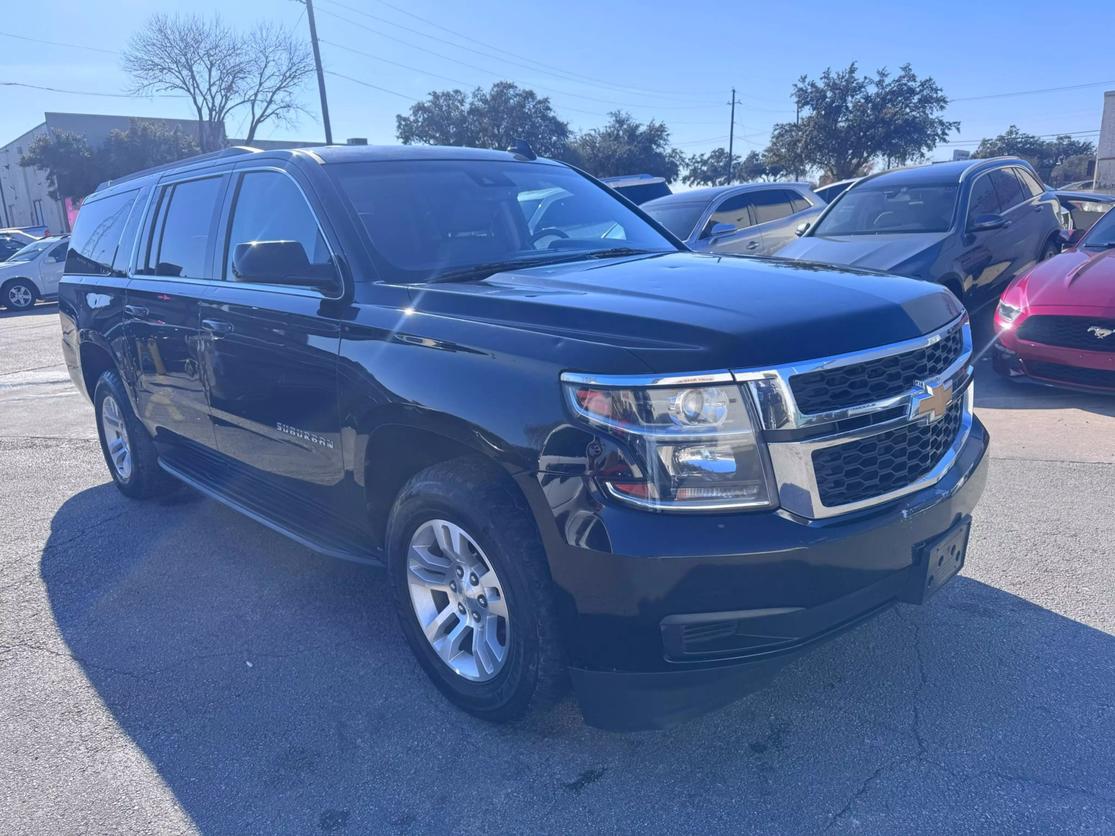 2018 Chevrolet Suburban LT photo 3