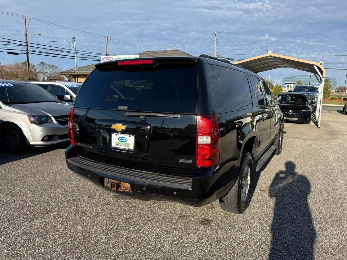 2012 Chevrolet Suburban LT photo 3