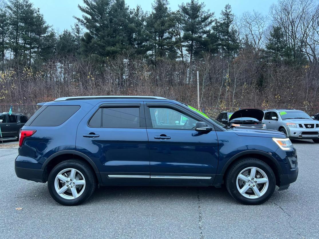 2016 Ford Explorer XLT photo 4