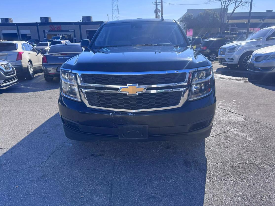 2018 Chevrolet Suburban LT photo 2