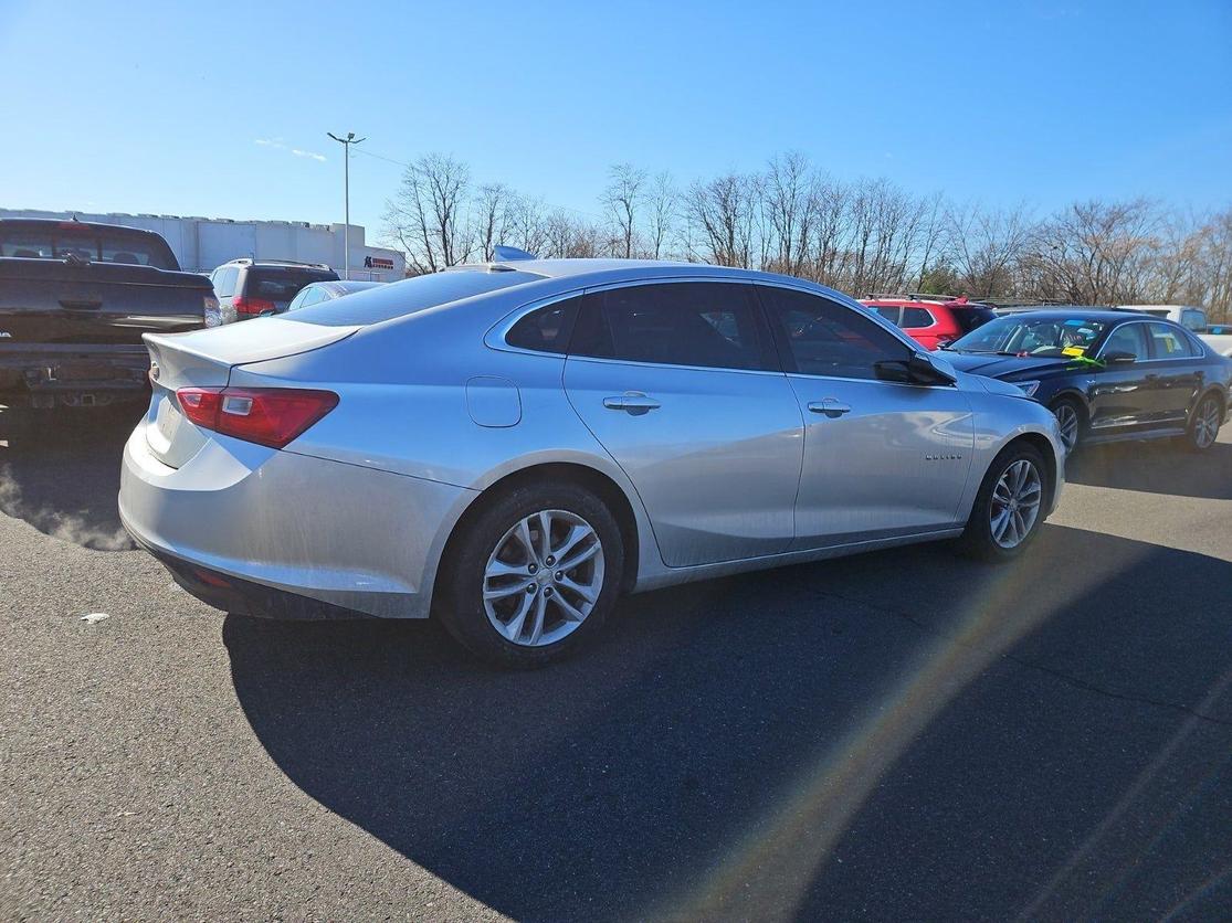 2017 Chevrolet Malibu 1LT photo 3