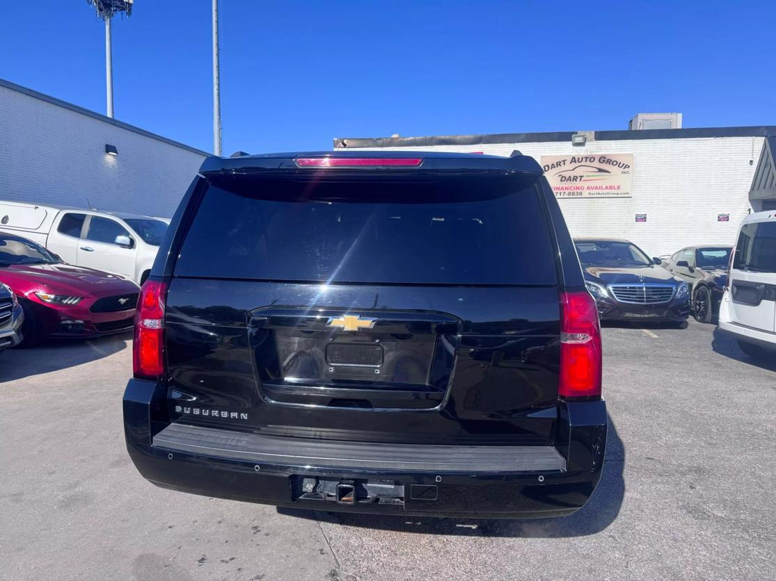 2018 Chevrolet Suburban LT photo 5