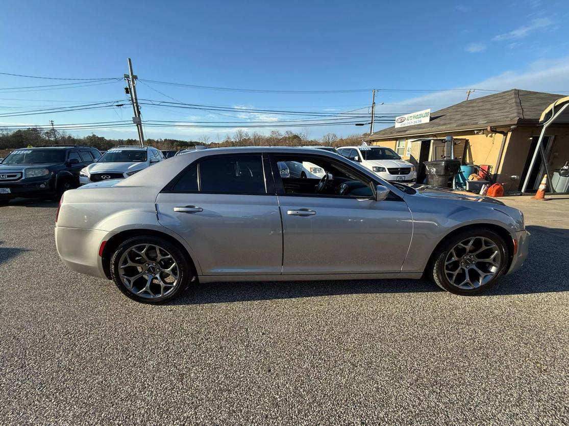 2016 Chrysler 300 S photo 2