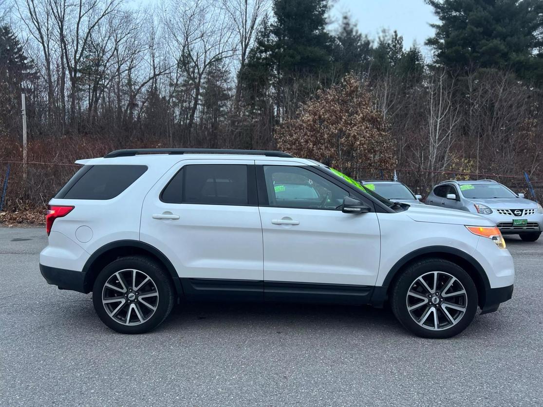 2015 Ford Explorer XLT photo 4