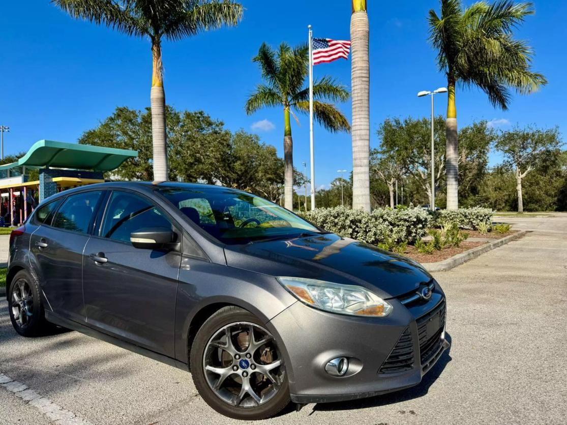 2014 Ford Focus SE photo 2