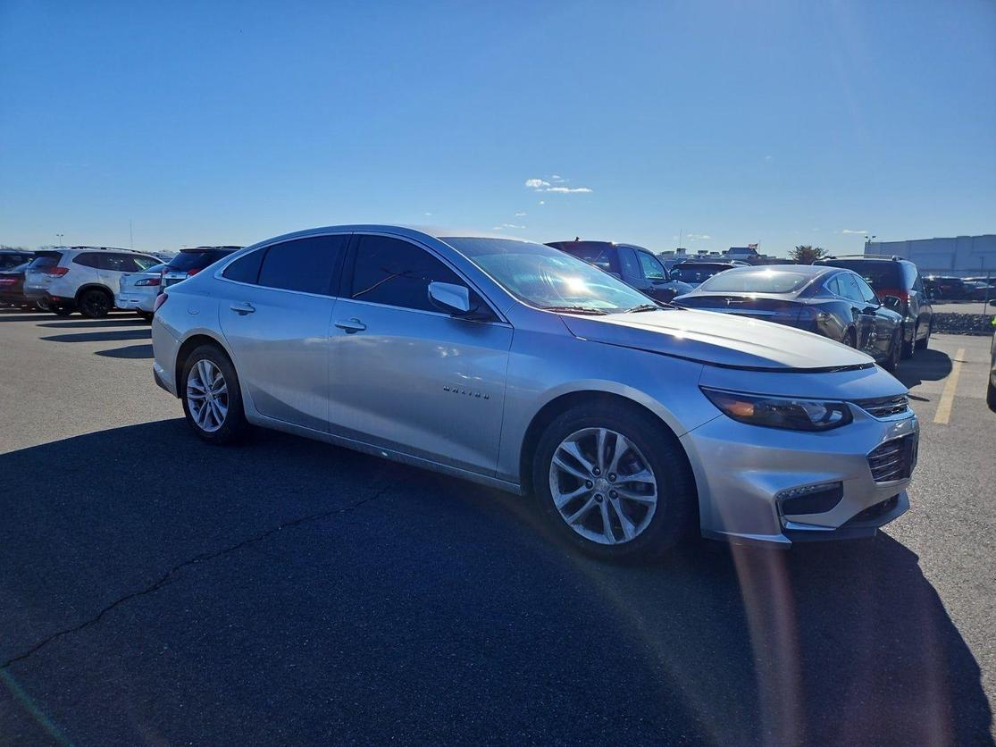 2017 Chevrolet Malibu 1LT photo 2