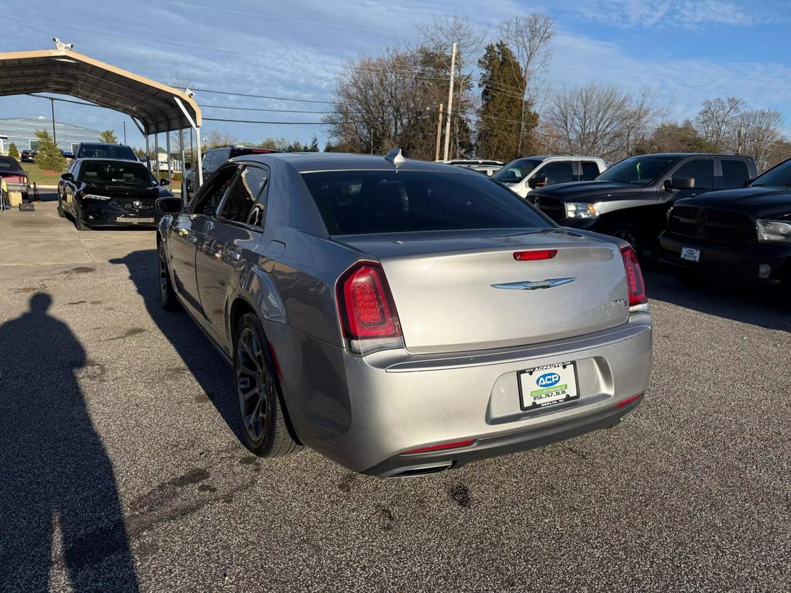 2016 Chrysler 300 S photo 5