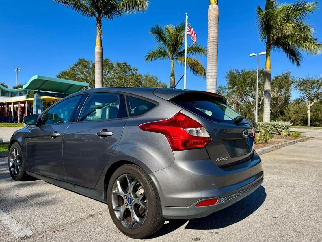 2014 Ford Focus SE photo 4