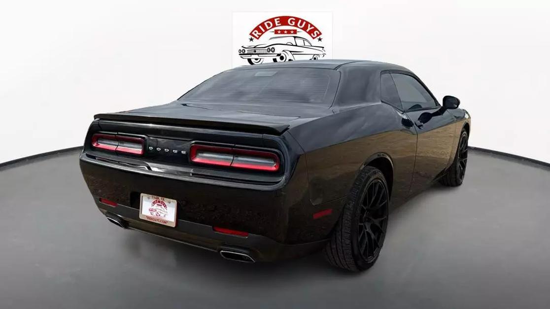 2016 Dodge Challenger SXT photo 5