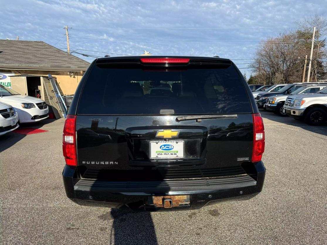 2012 Chevrolet Suburban LT photo 4