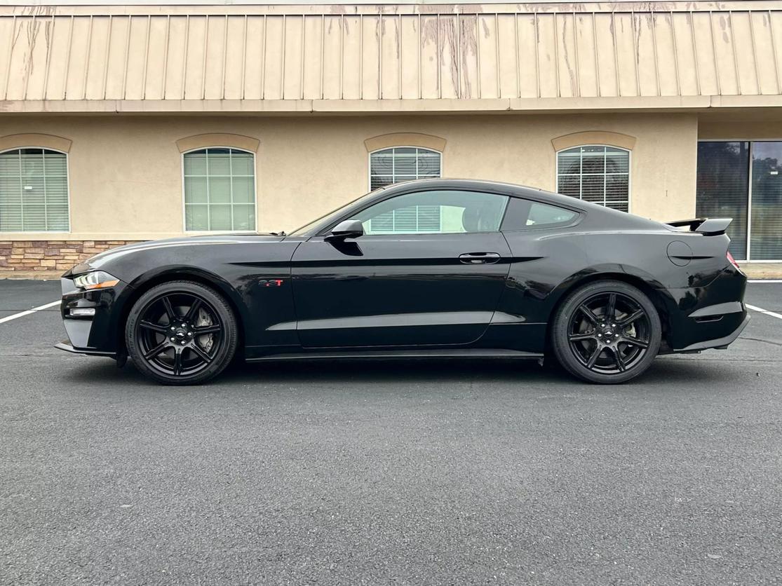 2019 Ford Mustang EcoBoost Premium photo 2