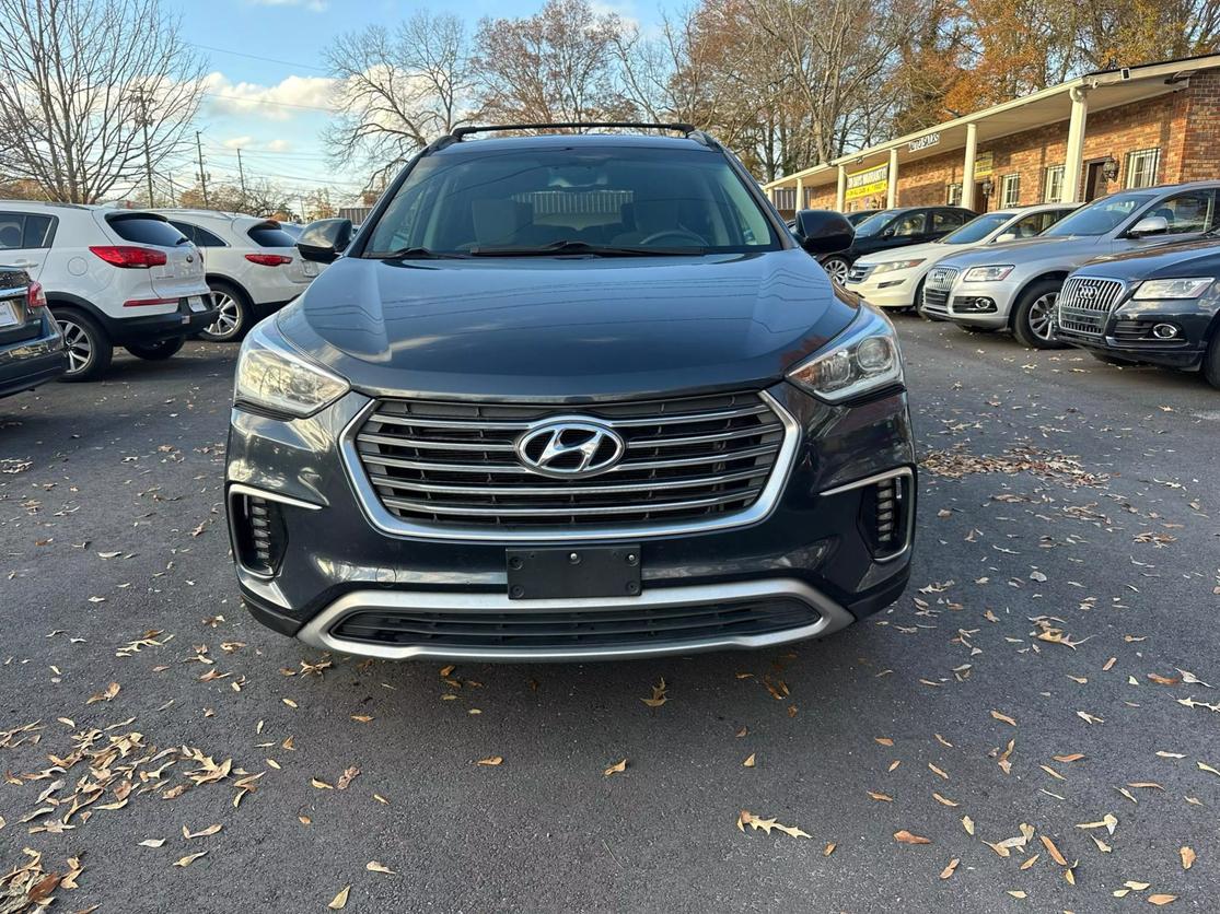 2017 Hyundai Santa Fe SE photo 2