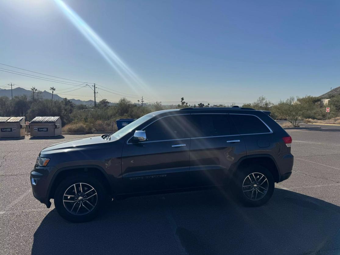 2017 Jeep Grand Cherokee Limited photo 3