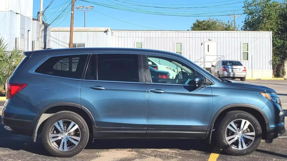 2017 Honda Pilot EX-L photo 8