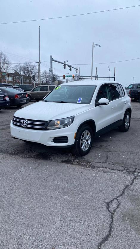 2012 Volkswagen Tiguan SEL photo 3