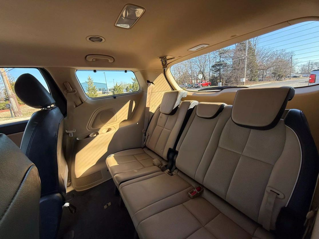 2017 Kia Sedona LX photo 20