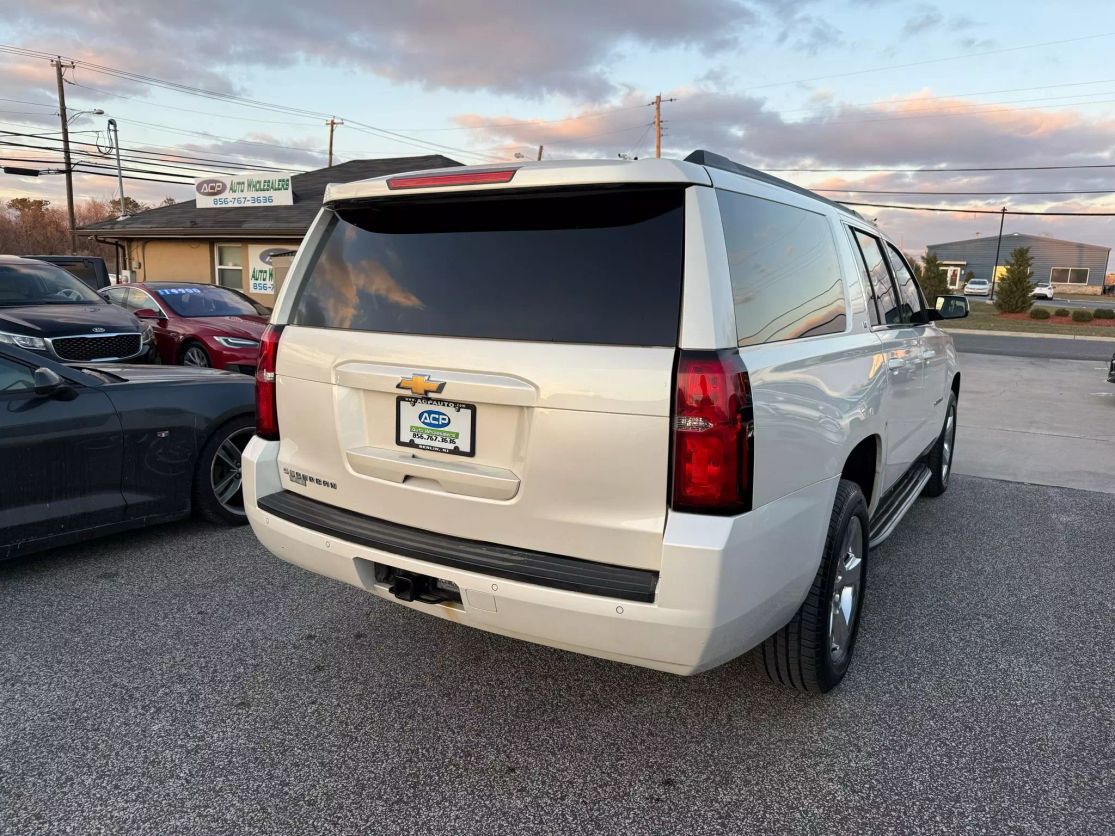 2015 Chevrolet Suburban LT photo 3