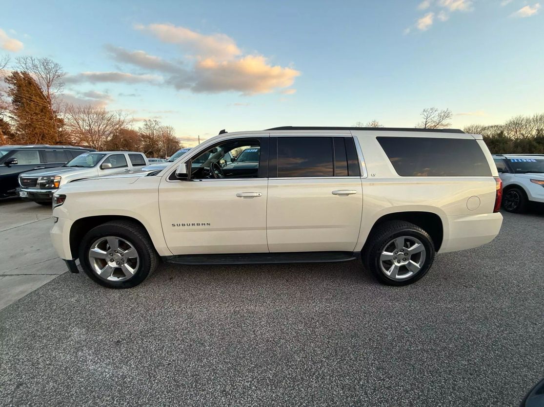 2015 Chevrolet Suburban LT photo 6