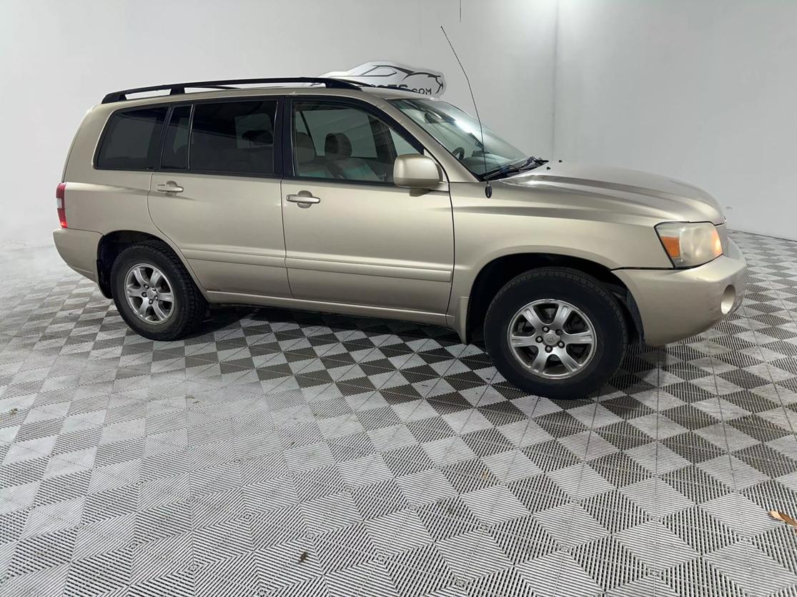 2004 Toyota Highlander Base photo 8