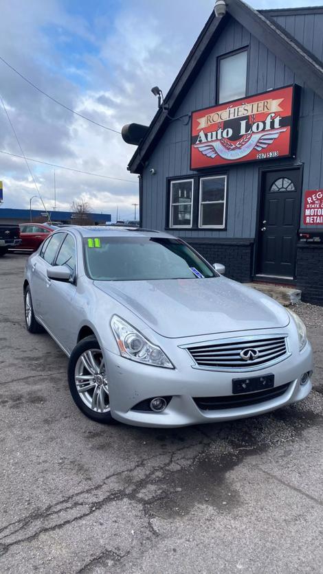 2011 INFINITI G Sedan 37x photo 2