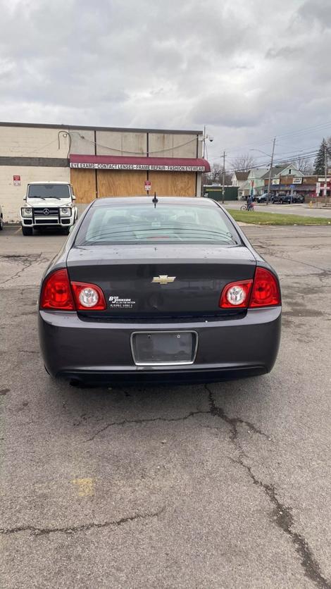 2010 Chevrolet Malibu 1LS photo 12