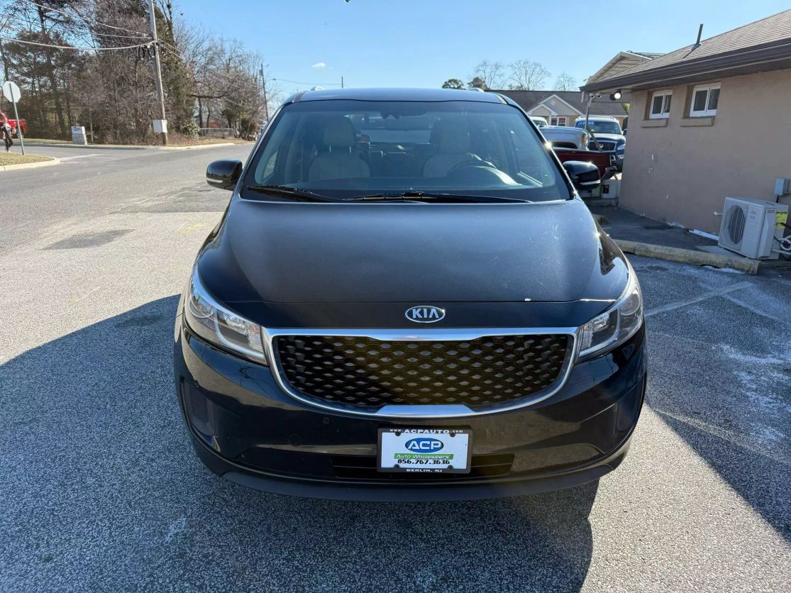 2017 Kia Sedona LX photo 8