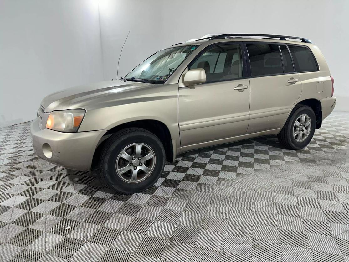 2004 Toyota Highlander Base photo 2