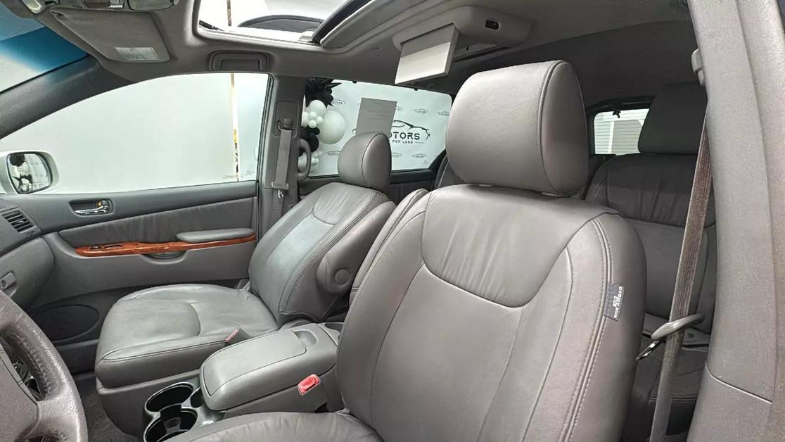 2010 Toyota Sienna Limited photo 36