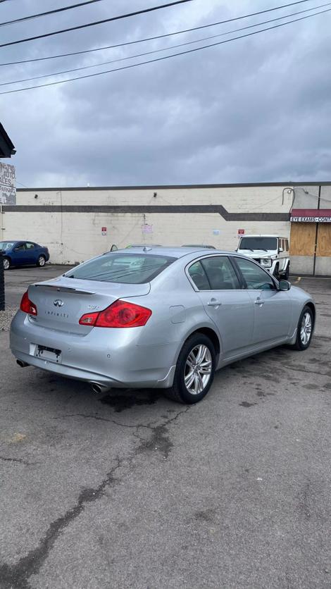 2011 INFINITI G Sedan 37x photo 14