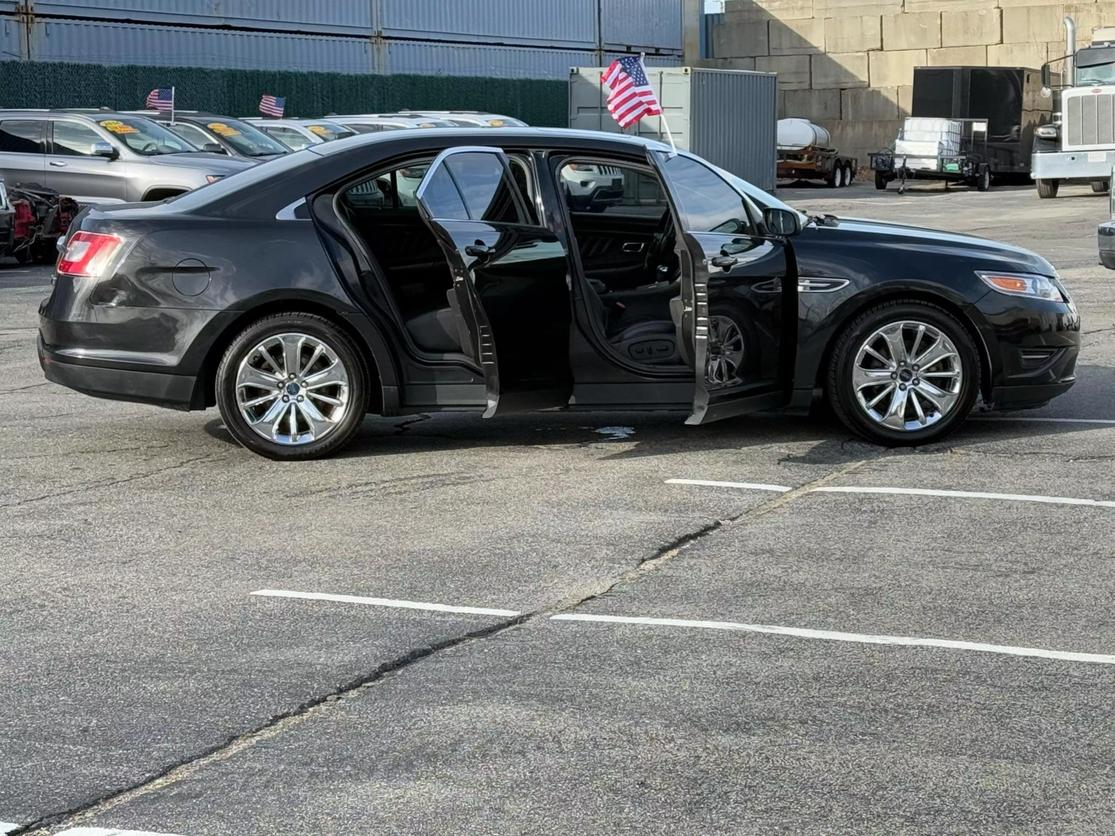 2012 Ford Taurus Limited photo 9