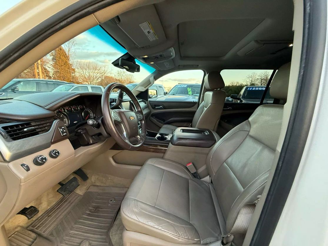 2015 Chevrolet Suburban LT photo 14