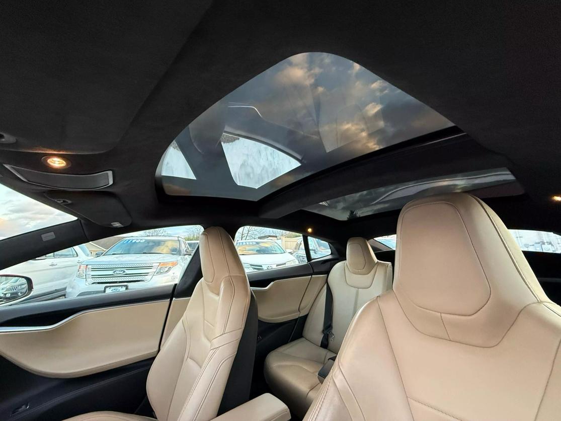 2016 Tesla Model S null photo 16